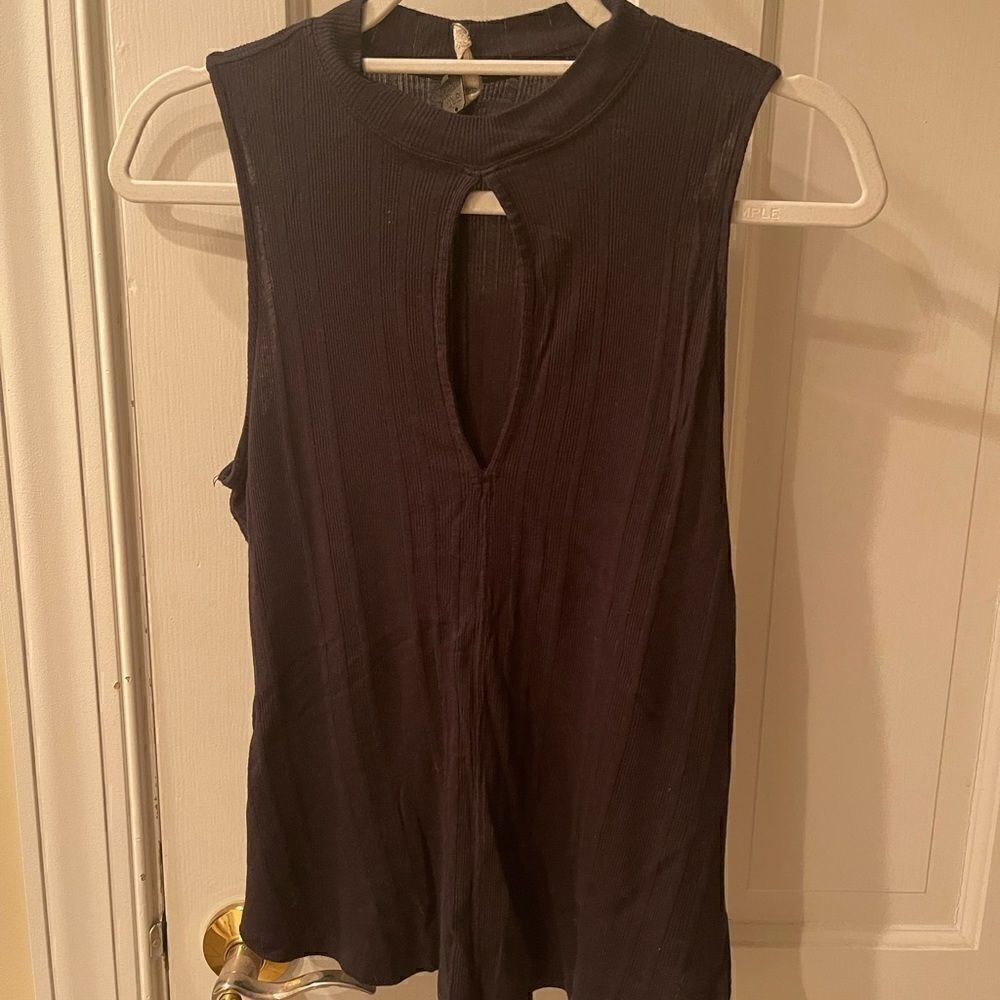 Free People "we the free" Key Hole Tank Top size XS! In excellent condition